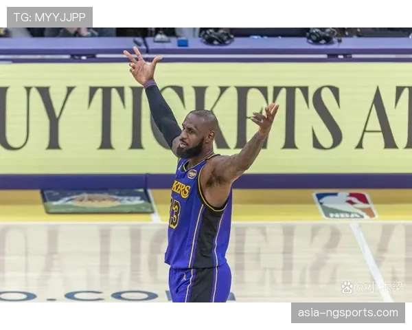 詹姆斯31分9板10助准三双 年龄未影响比赛掌控力